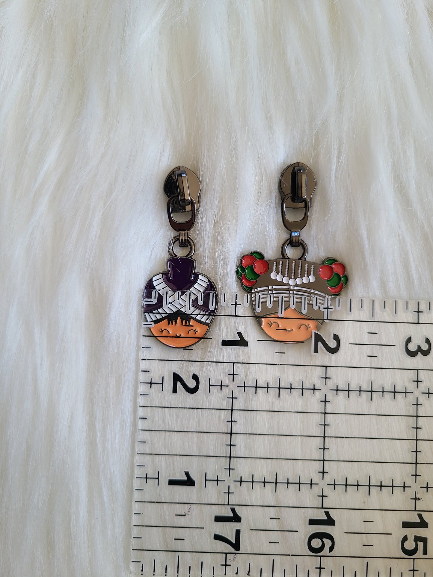 Hmong hat design zipper pull