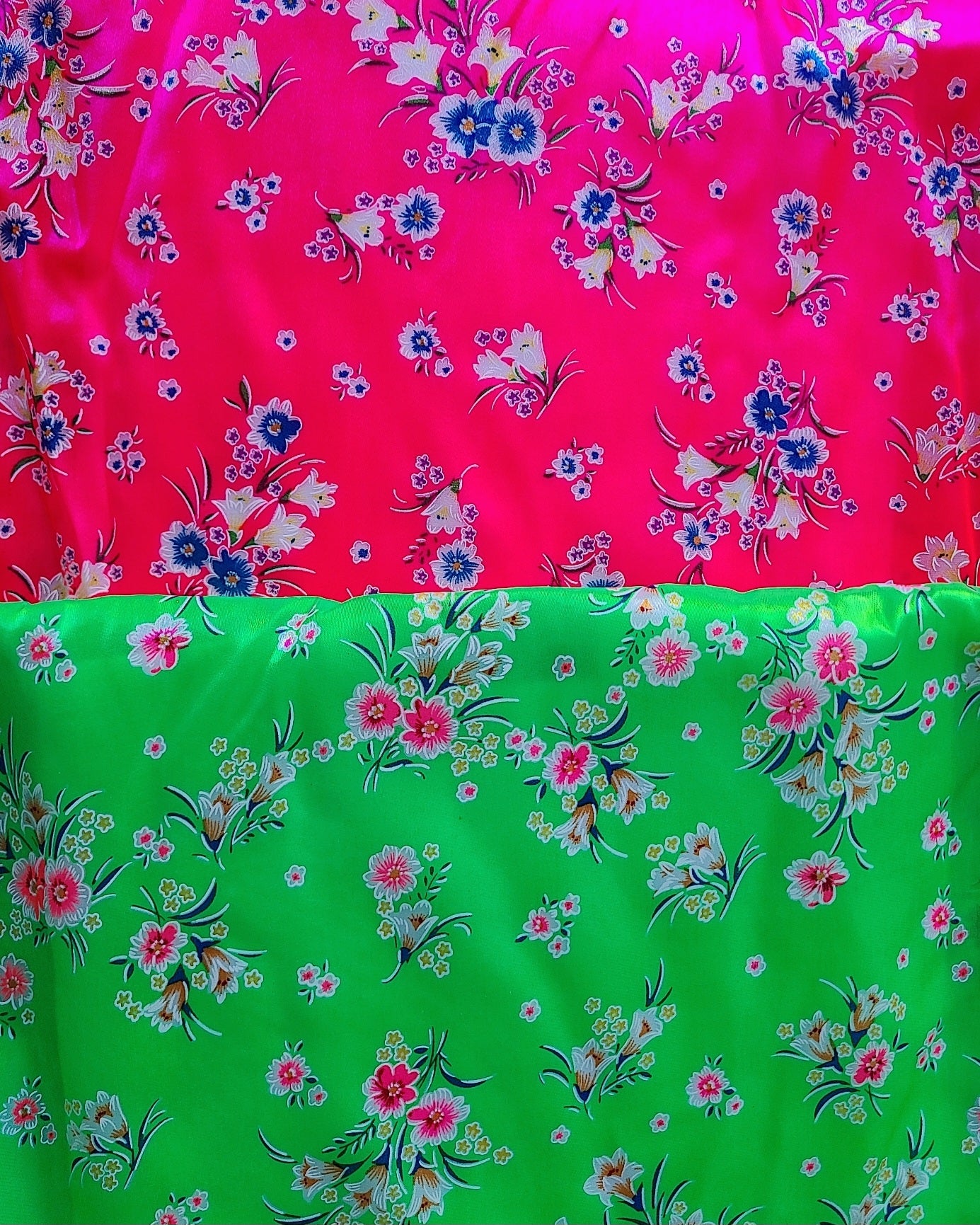 Hlab (Sash) available for purchase ❗️mimic fabric❗️
Pink and green 4 yards long (if you want shorter then 4 yards you can too. You just have to let me know) The hlab is split.